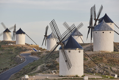 西班牙传统的古董风车。Consuegra,托莱多