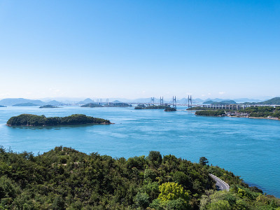日本冈山县仓市和州山观景台上的濑户大桥。濑户大桥是连接冈山县仓市和香川县堺市的桥梁。