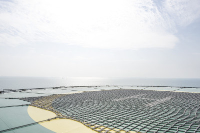 空的石油钻机直升机停机坪