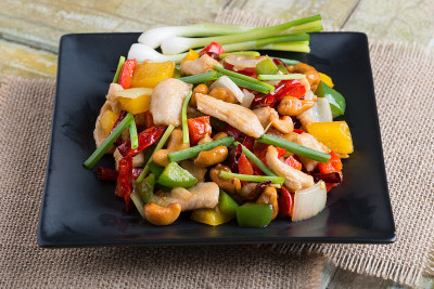 泰式菜肴，腰果炒鸡