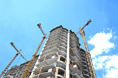 起重机及高层建筑工地
