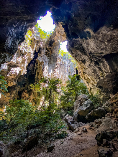 泰国帕拉雅·那空洞，Khua Kharuehat亭庙，位于泰国巴育普·基里汗Khao Sam Roi