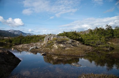 加拿大不列颠哥伦比亚省夏季的雪山峰，沿着克朗代克高速公路
