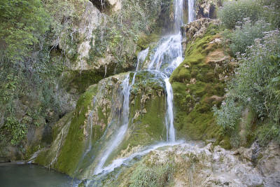 瀑布和湖泊，Orbaneja del Castillo, Burgos