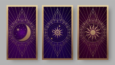 塔罗牌背面有金色的新月、太阳和星星符号