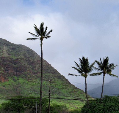 怀阿纳山脉、马卡哈山谷还有一道彩虹