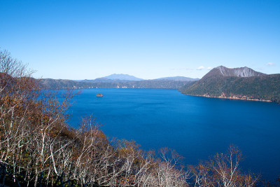 秋天的马淑湖，日本北海道铁贺