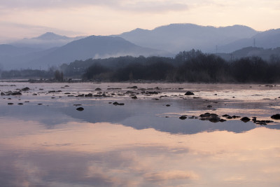 雾， 河流