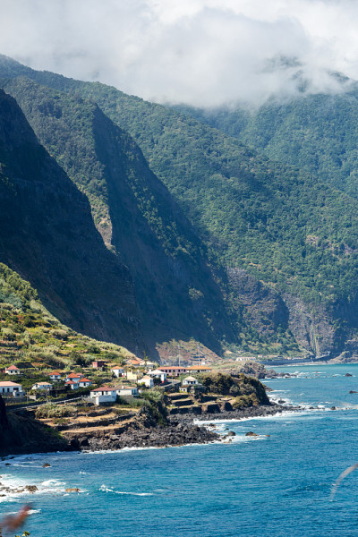 葡萄牙圣维森特地区马德拉北部海岸线的景色