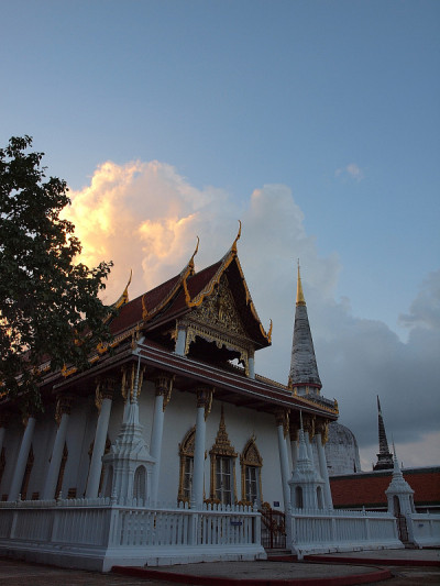 窟Phra Mahathat