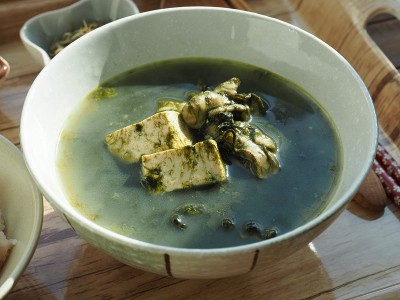 韩国菜辣椒素牡蛎豆腐汤
