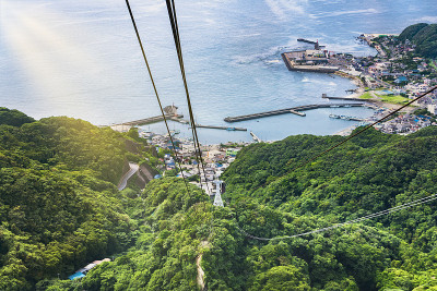 通往东京湾金山港的诺木尻山缆车。