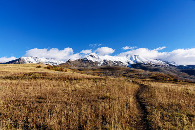 秋天的山间徒步旅行路线