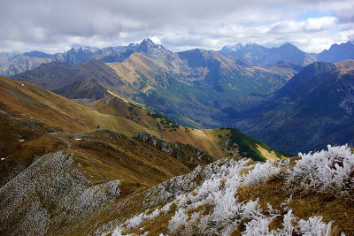 波兰塔特拉斯山脉的红色山峰