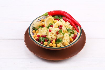 东方菜蒸粗麦粉