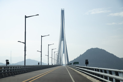 桥连接岛屿