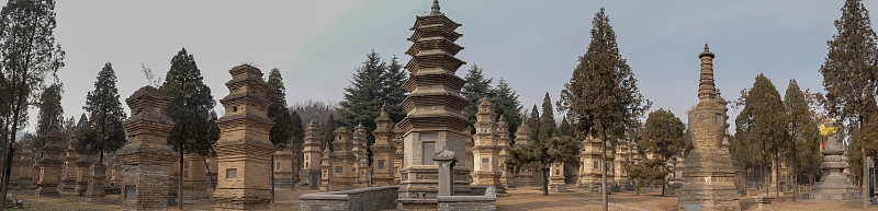 塔林塔，是少林寺高僧的纪念物。