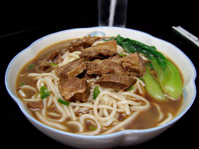 牛肉片热面条