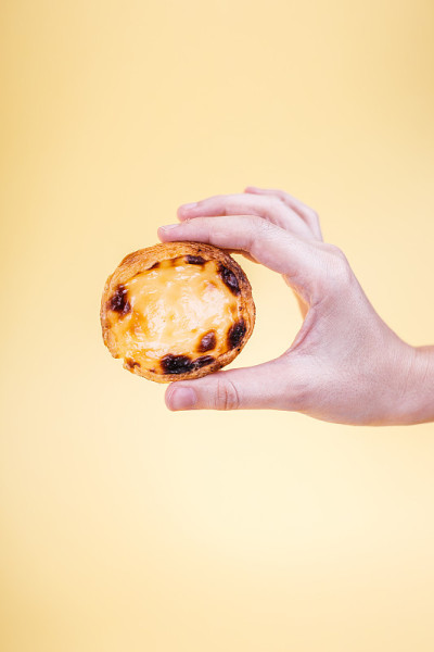 Pastéis de Nata，葡萄牙蛋挞，黄色柔和的背景