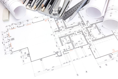 设计师工作时需要绘图工具和平面图
