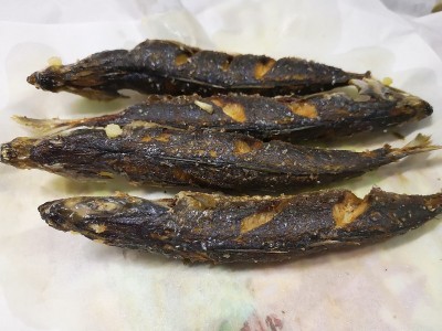 美味的油炸沙丁鱼