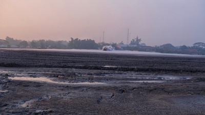 喷出的泥浆或泥浆流