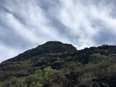 夏威夷考艾岛波利黑尔海滩附近的纳帕利海岸。