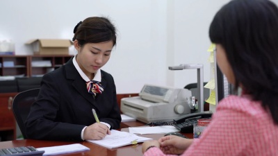 银行出纳员与客户之间的实时MS业务对话