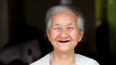 高级亚洲女性微笑