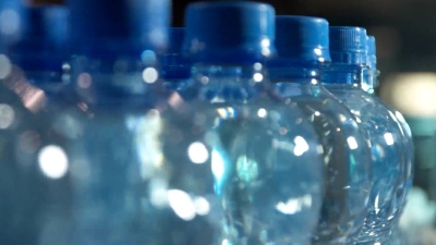 塑料水瓶移动