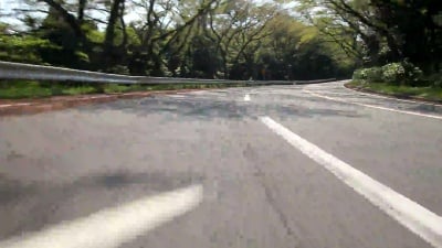 行驶山路