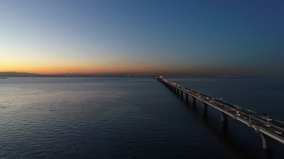 空中-海上和东京湾大桥的黄昏