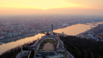日出布达佩斯空中全景