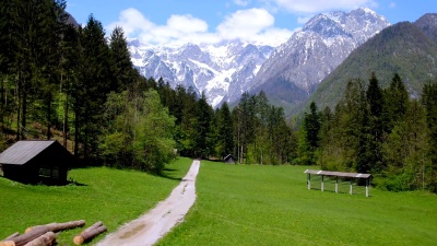 飞越高山山谷
