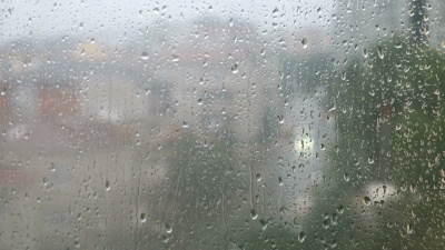 窗外的雨滴