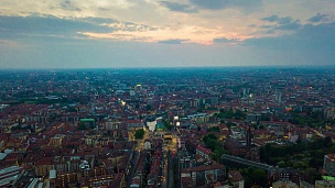 日落天空米兰城市景观著名运河空中全景 延时摄影意大利