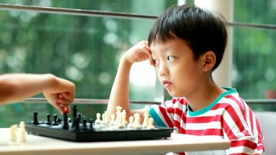 孩子们玩国际象棋
