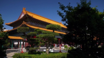 晴天珠海市公园庙前慢动作全景图 中国