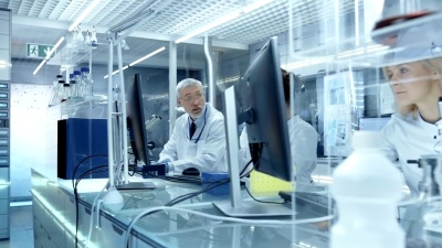 以下是科学家进行研究/实验的大型实验室/医学中心的照片。