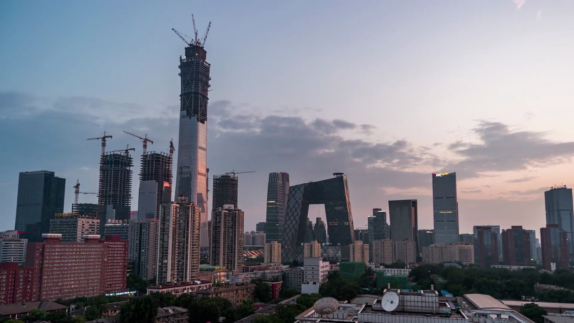 T/L ZI城市天际线的高角度视图，从白天到夜晚/北京，中国