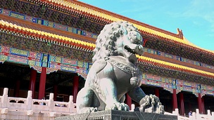 北京紫禁城太和殿前的青铜狮子