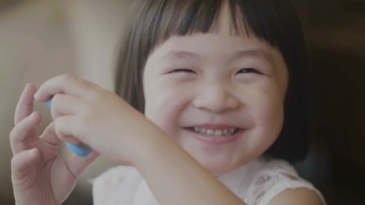亚洲小女孩的积极情感写照