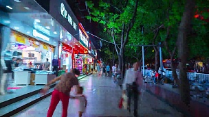 中国夜景珠海市步行街步行全景  timelapse