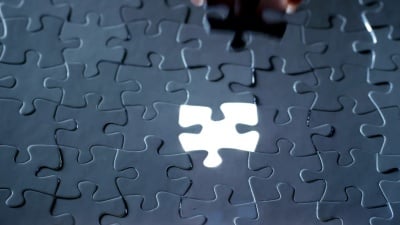创意完成黑光或白光拼图，放入最后一块缺失的部分。理念 合作，团队合作，创造力，获得解决方案。