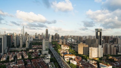 延时摄影  延时摄影-上海天际线在戏剧性的日落时的高空视图。