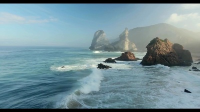 史诗悬崖和海浪景观