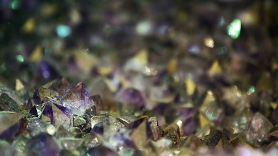 特写镜头的紫紫水晶晶
