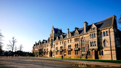  基督教会英国牛津大学-时间延迟