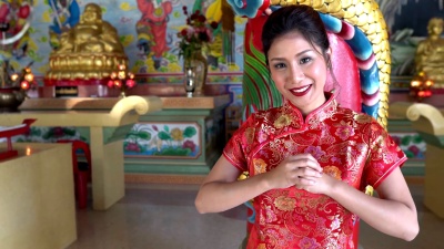 穿着旗袍的美丽亚洲女人的肖像