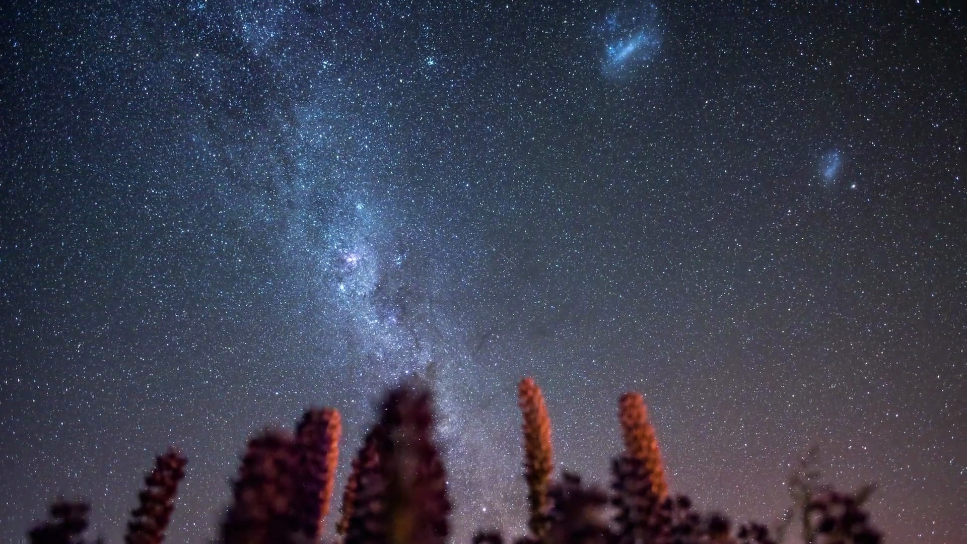 在新西兰坎特伯雷的Tekapo湖，银河系和麦哲伦云与银河星延时运动预览效果